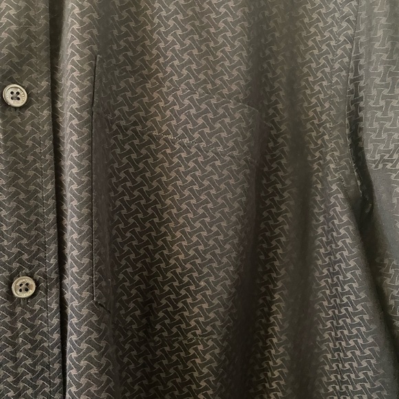 Bugatchi mens long sleeved shirt with pocket. Size large. Black with a pattern. - Picture 2 of 4
